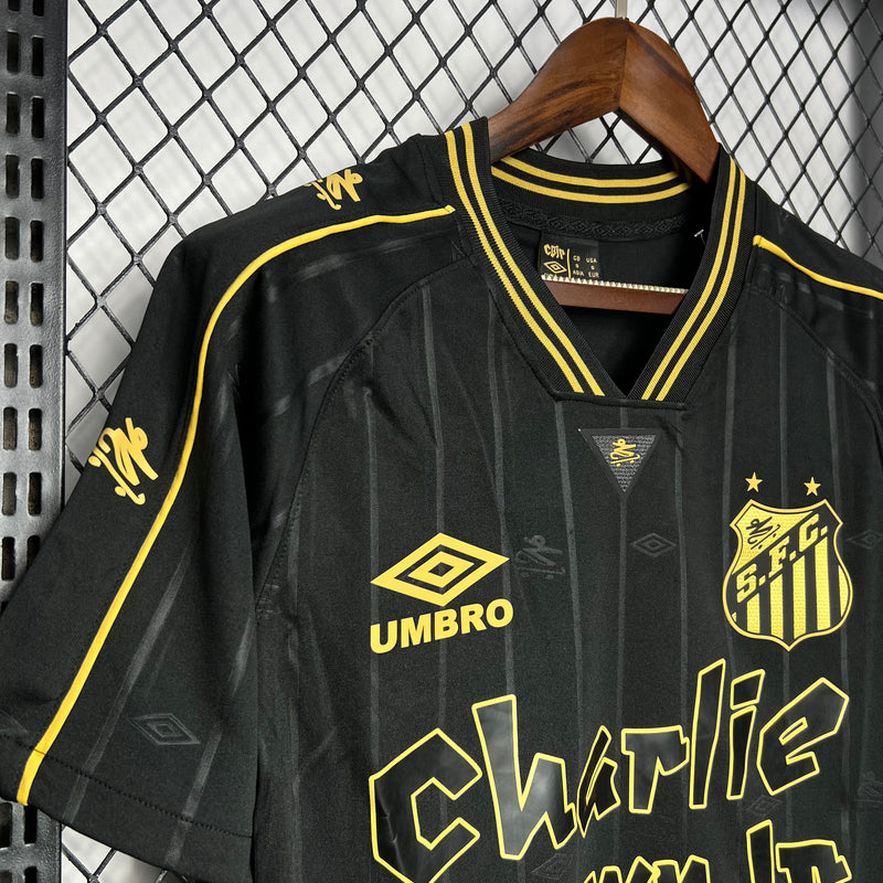 Camisa Santos edição Charlie Brown Jr 24/25 - Umbro Masculina Torcedor - Edição Limitada