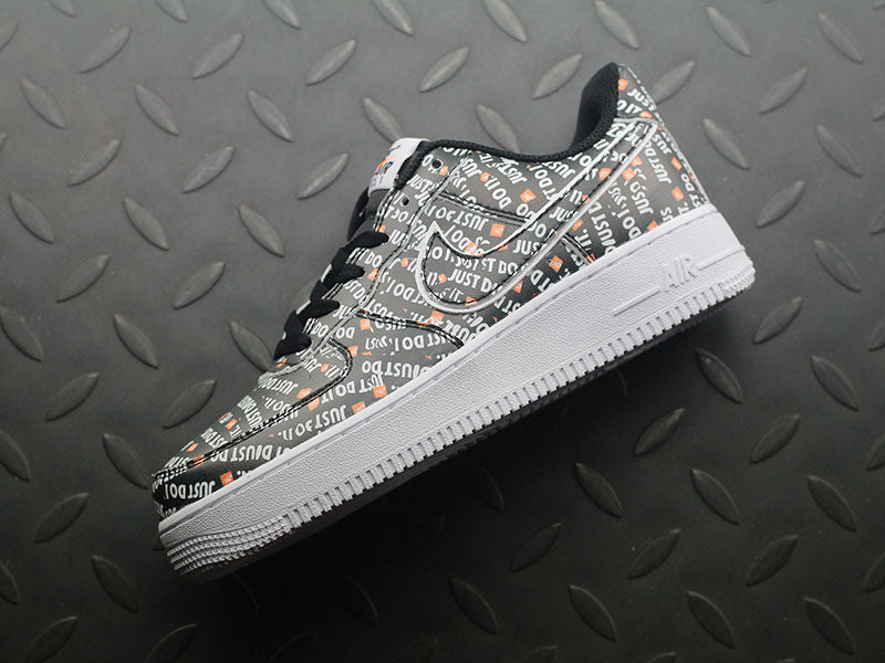 Tênis Nike Air Force 1 Low